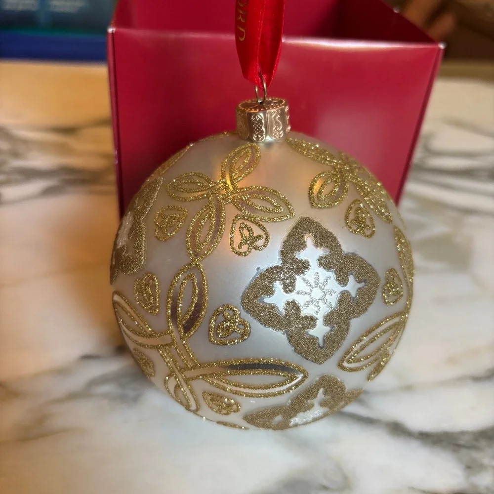 Waterford Holiday Heirlooms Silver Celtic Knot Ball Glass Ornament